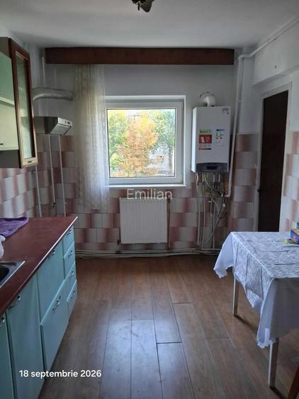 Viitoarea ta locuinta: str. Energiei, et. 2, vedere stradala sud, decomandat, termoizolat, logie, balcon, termopan, centrala noua wi-fi, finisaj vechi