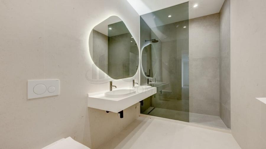 Apartament cu 4 camere decomandat în Aviației