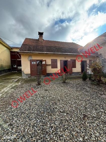 Casă cu 2 camere cu Teren 2819 Mp în Cața