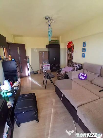 Apartament cu 3 camere semidecomandat în Gorjului