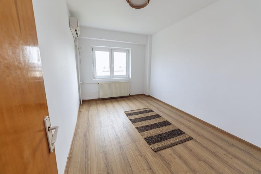Apartament cu 3 camere decomandat, mobilat în Văcăresti