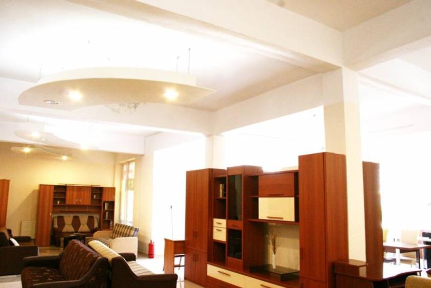 Spațiu comercial, de 300 mp, în Central