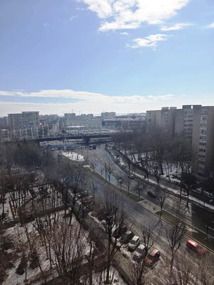 Apartament cu 3 camere decomandat în Apărătorii Patriei