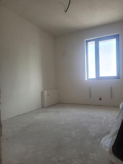 Apartament cu 3 camere decomandat în Faleza Nord