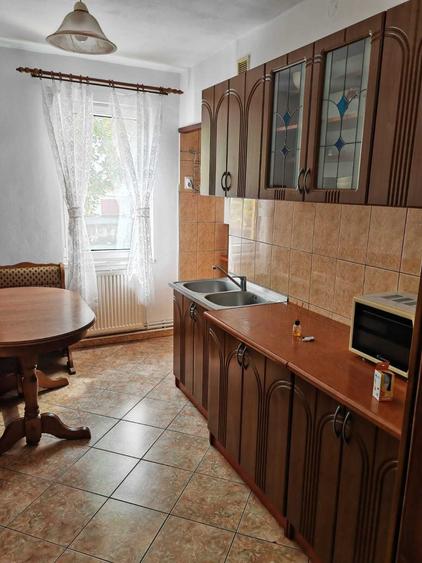 Apartament cu 3 camere decomandat în Tudor