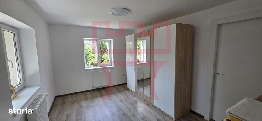 Casă cu 4 camere decomandat în Semicentral