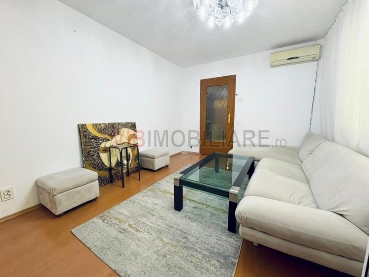Apartament cu 4 camere semidecomandat în Gorjului