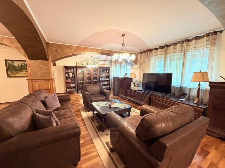 Duplex cu 4 camere cu Teren 108.81999969482 Mp în Radu Negru
