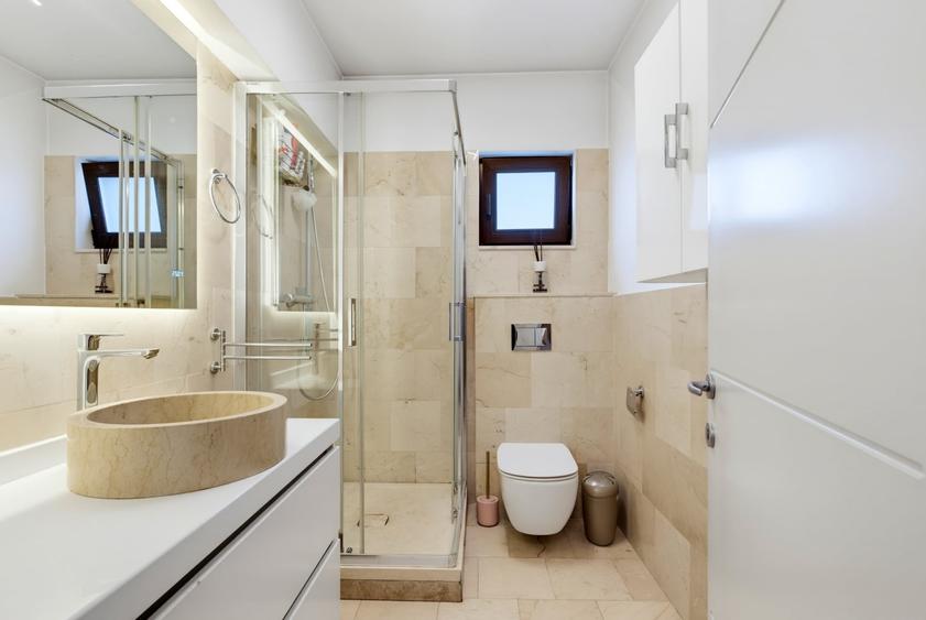 Apartament cu 3 camere decomandat, mobilat în Tătărași