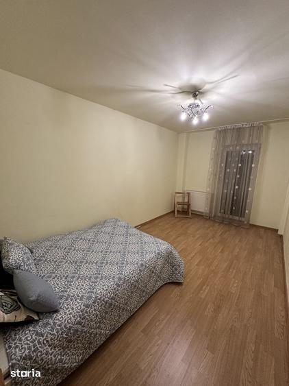 Apartament cu 2 camere decomandat în Tractorul
