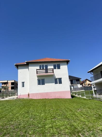 Casă cu 4 camere în Lazaret