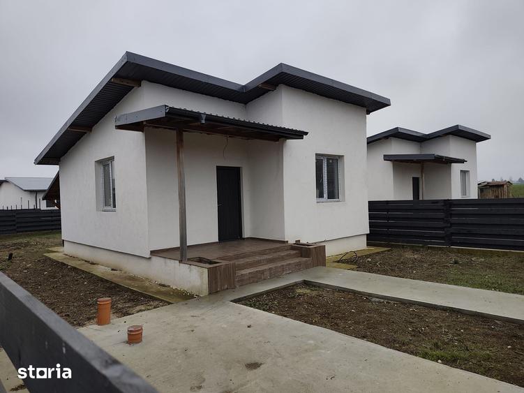 Casă cu 3 camere cu Teren 250 Mp în Crevedia