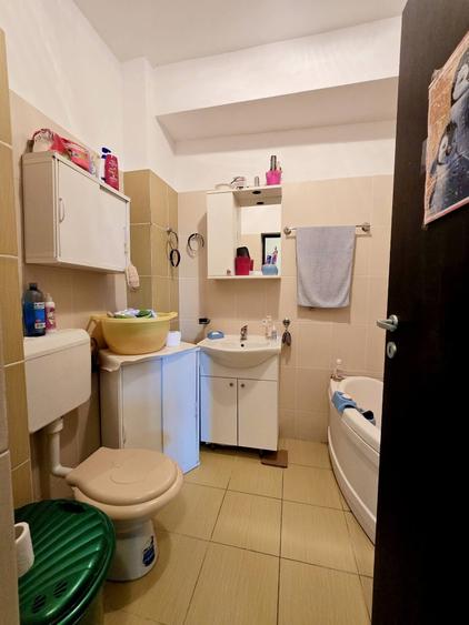 Apartament cu 3 camere decomandat în Dobroești