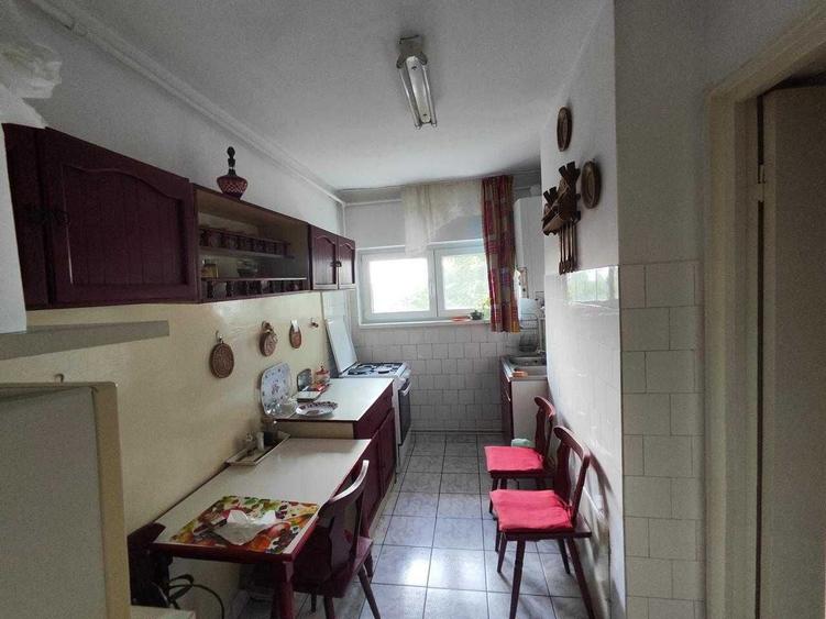 Apartament cu 3 camere decomandat în Dâmbu Pietros