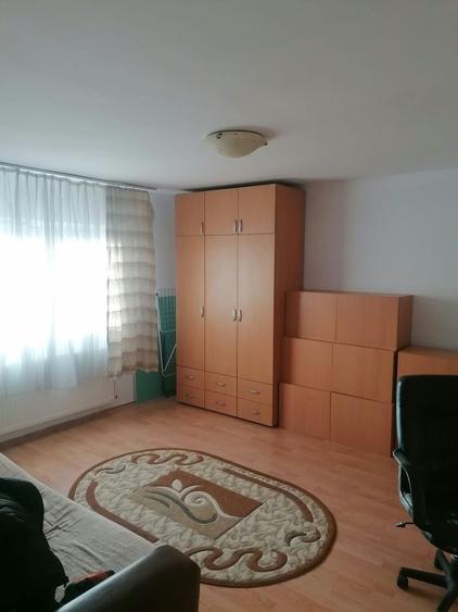 Garsonieră decomandată în Central