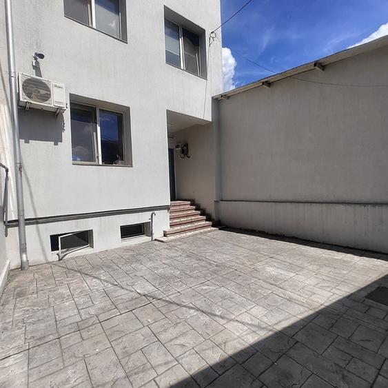 Apartament cu 2 camere semidecomandat în Tei