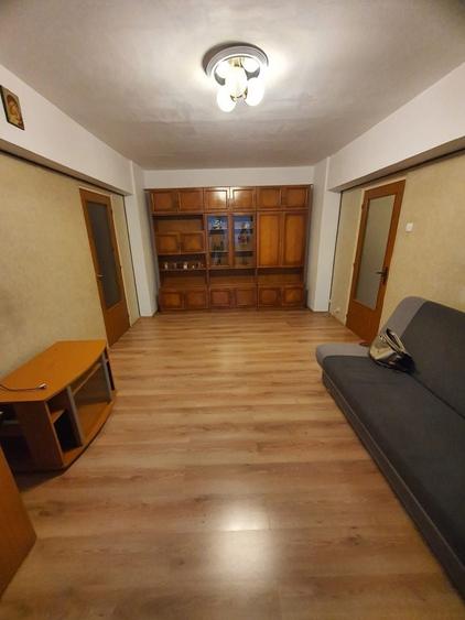 Apartament cu 2 camere semidecomandat în Berceni