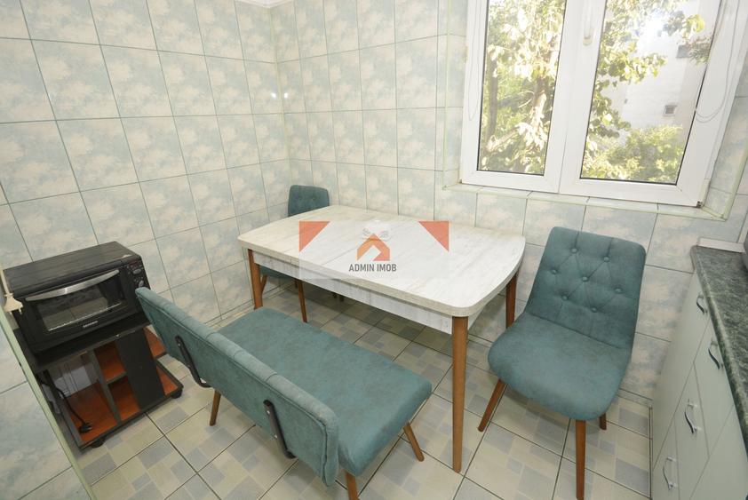 Apartament cu 4 camere decomandat în Drumul Taberei