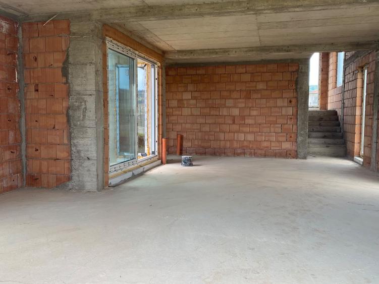 Casă individuală cu 4 camere cu Teren 586 Mp în Corușu