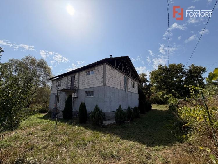 Casă individuală cu 5 camere cu Teren 6400 Mp în Covrigi
