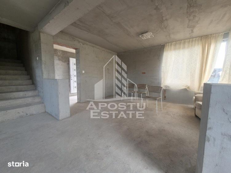 Casă cu 4 camere cu Teren 1439 Mp în Central