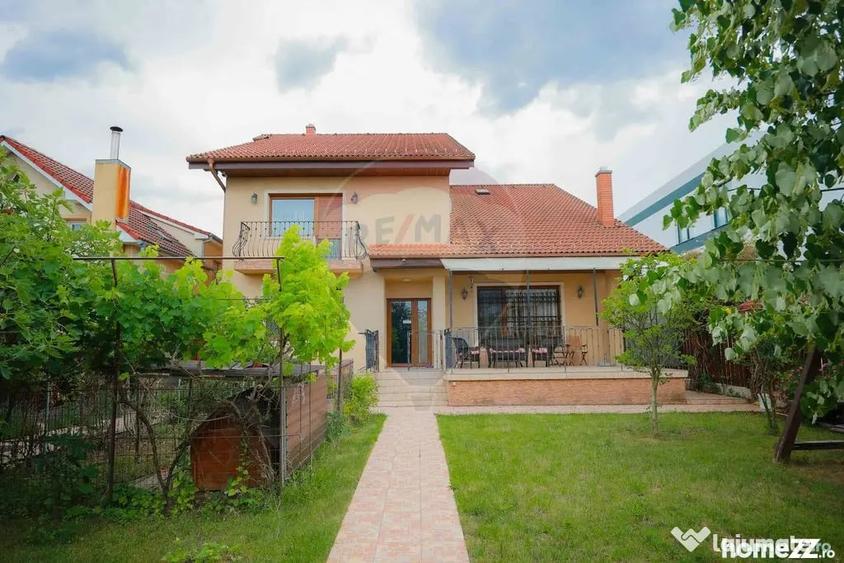 Casă cu 5 camere cu Teren 1000 Mp în Sânmartin