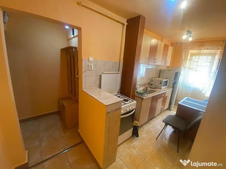 Apartament cu 2 camere semidecomandat în Romanilor