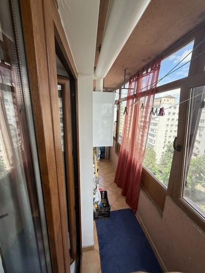 Apartament cu 3 camere decomandat în Exterior Vest