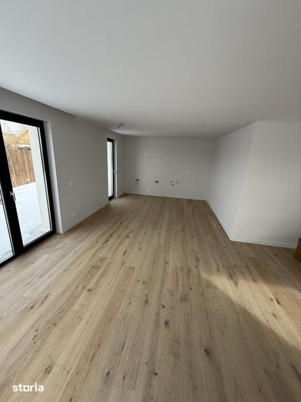 Casă cu 4 camere cu Teren 300 Mp în Tunari