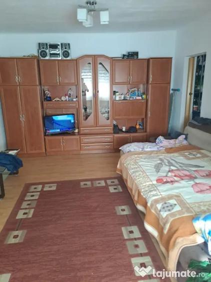 Casă cu 2 camere cu Teren 700 Mp în Mărăști