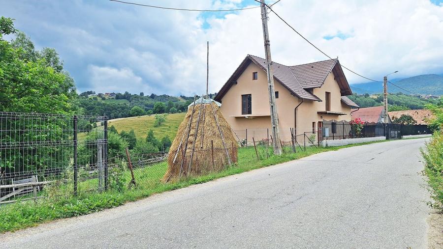 Teren Construcții intravilan de 1000 mp, în Peștera