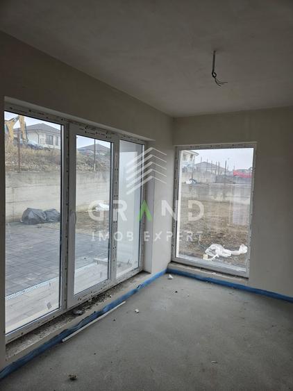 Duplex cu 4 camere cu Canalizare în Chinteni