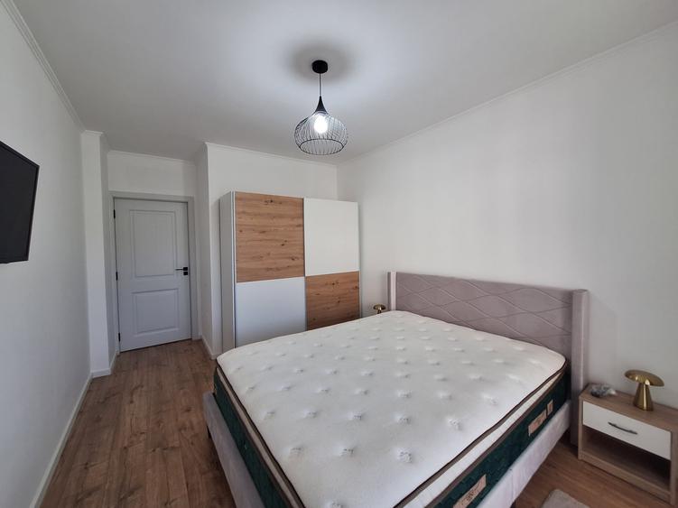 Apartament cu 2 camere semidecomandat, mobilat în Florești