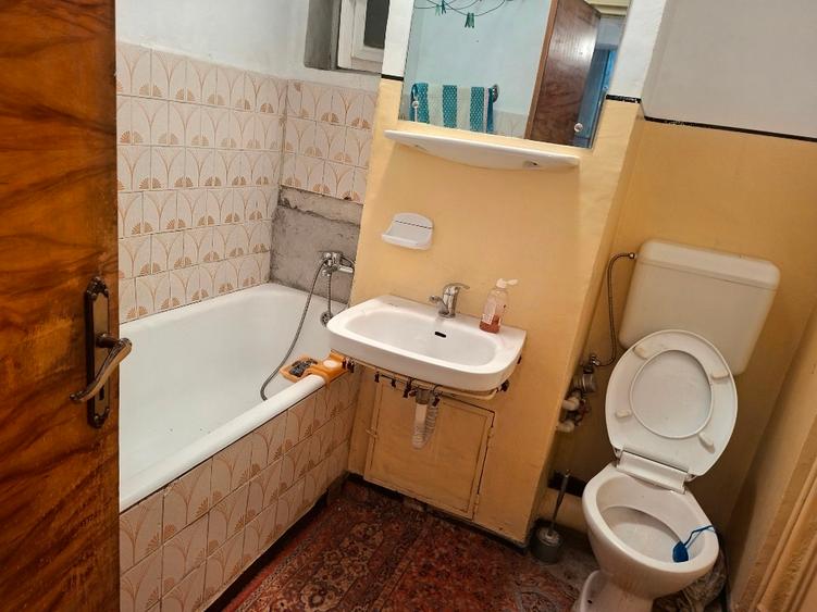 Apartament cu 4 camere decomandat în Drumul Taberei