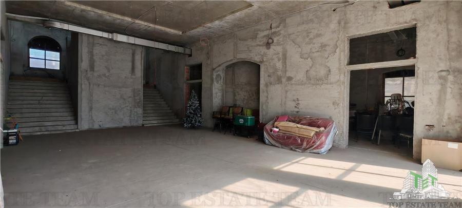 Casă individuală cu 10 camere cu Canalizare în Drumul Taberei
