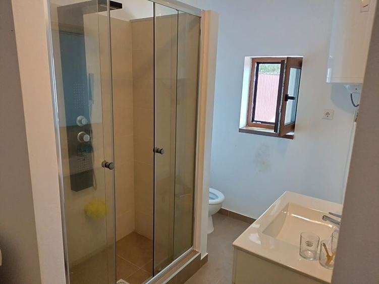 Casă cu 3 camere în Teiu