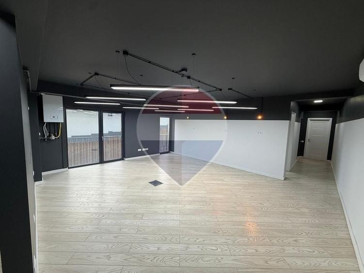 Casă individuală cu 13 camere cu Teren 600 Mp în Zorilor