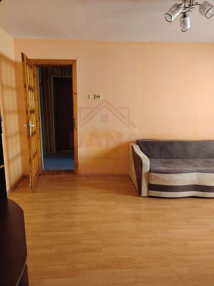 Apartament cu 2 camere semidecomandat, mobilat în Central