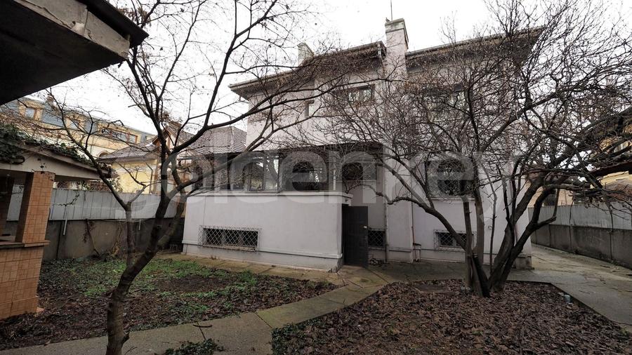 Casă individuală cu 10 camere cu Canalizare în Domenii