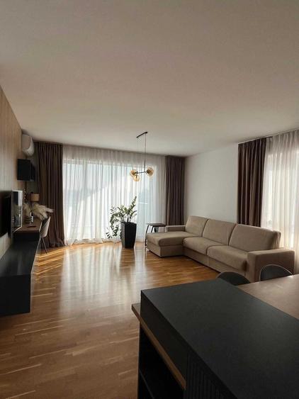 Apartament cu 3 camere semidecomandat în Herăstrău