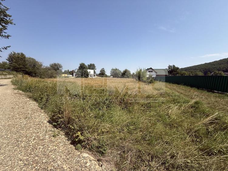 Teren Construcții intravilan de 2020 mp, în Sucevița