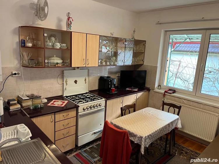 Casă cu 3 camere cu Teren 2795 Mp în Central