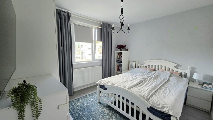 Apartament cu 3 camere semidecomandat în Grigorescu