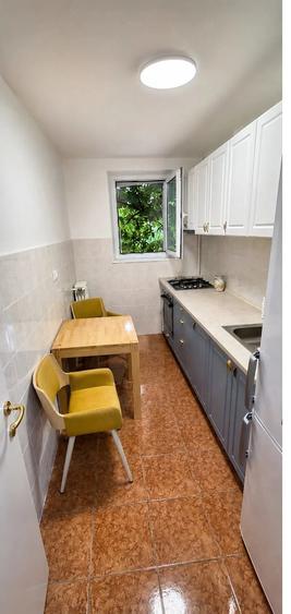 Apartament cu 2 camere semidecomandat în P-ța Victoriei