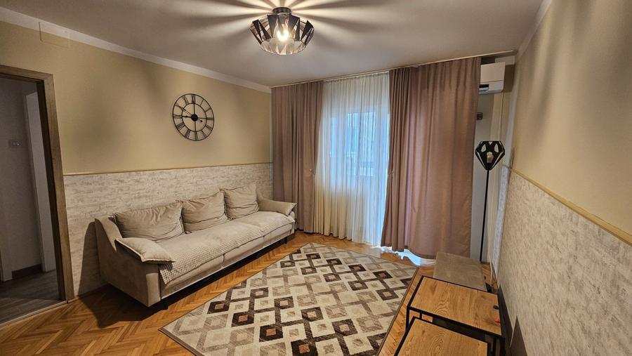 Apartament cu 3 camere semidecomandat, mobilat în Girocului
