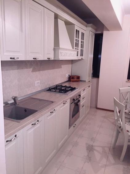 Apartament cu 3 camere decomandat, mobilat în Faleza Nord