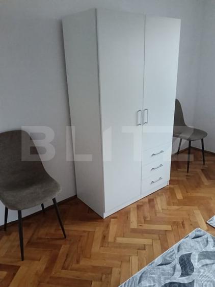 Casă individuală cu 8 camere cu Canalizare în Astra
