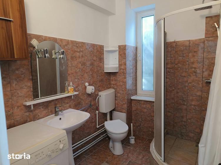 Casă cu 4 camere cu Teren 220 Mp în Calea București