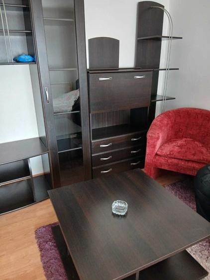 Garsonieră decomandată în Central