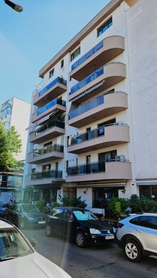 Apartament cu 3 camere, mobilat în Banu Manta